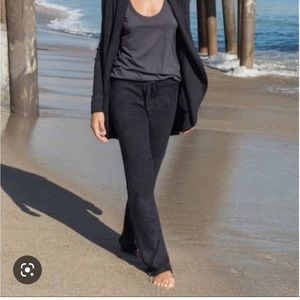 Barefoot Dreams Bamboo Cozychic Lite Lounge Pants in Midnight Black Size…